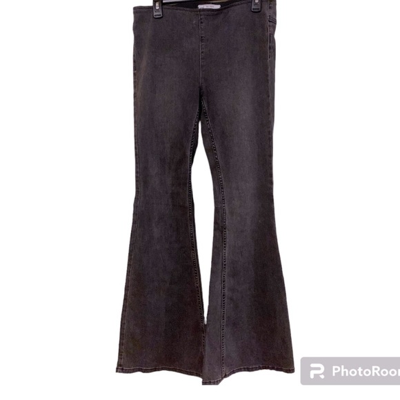 Free people, Gummy Flared Leg Mid Rise Pull on Stretch Jeans. Size 29 - Picture 1 of 14